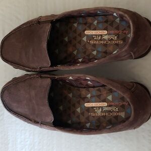 SKECHERS WOMEN'S RELAXED FIT MEMORY FOAM LOAFERS. Size 9